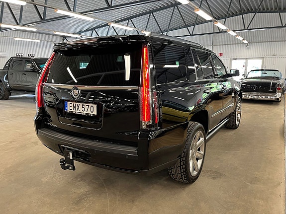 Cadillac Escalade 3 of 5
