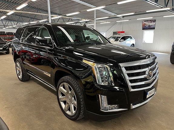 Cadillac Escalade 2 of 5