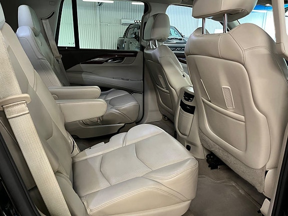 Cadillac Escalade 10 of 11