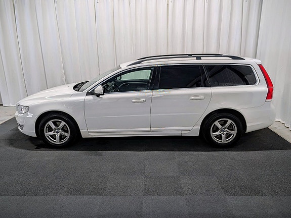 Volvo V70 3 of 11