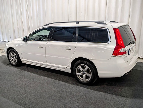 Volvo V70 2 of 11