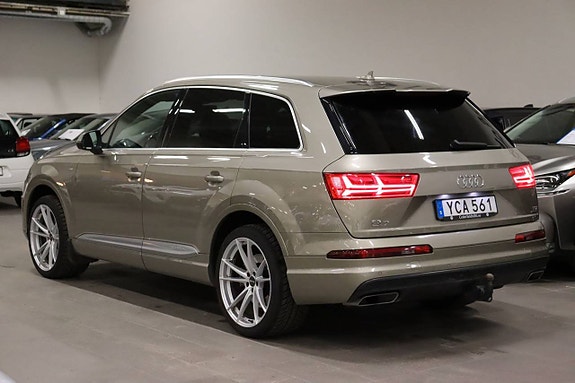 Audi Q7 4 of 5