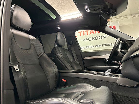 Volvo XC90 13 of 30