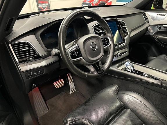 Volvo XC90 10 of 30