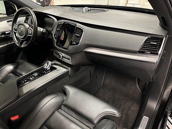 Volvo XC90 12 of 30