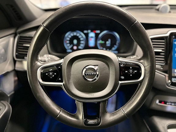 Volvo XC90 16 of 30