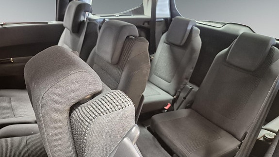 Peugeot 5008 10 of 17