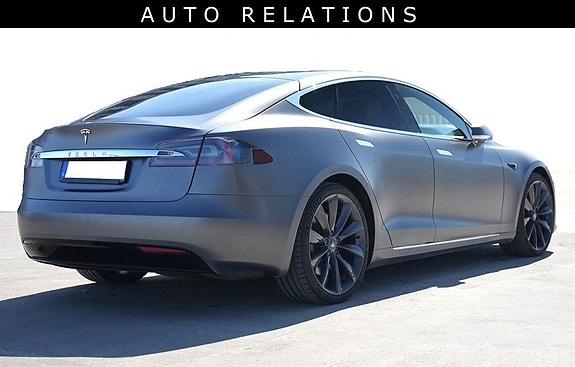 Tesla Model S 5 of 8