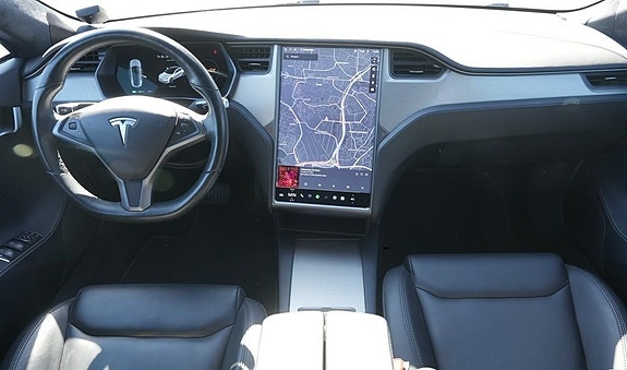Tesla Model S 3 of 8