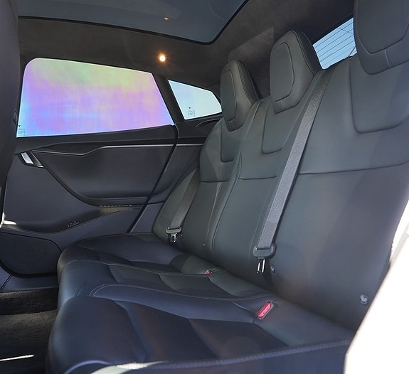 Tesla Model S 7 of 8