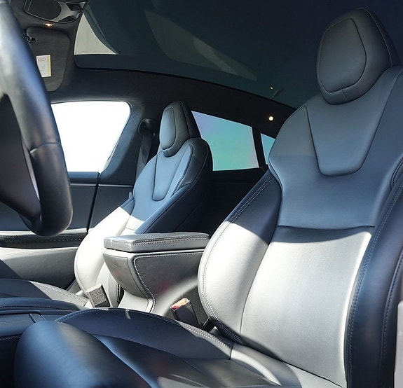 Tesla Model S 8 of 8
