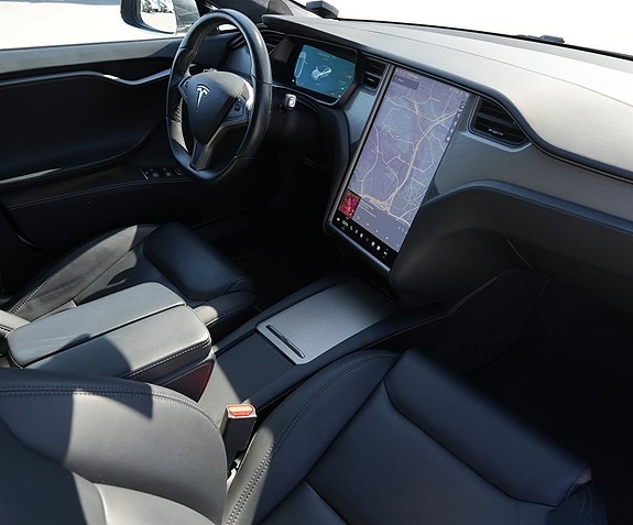Tesla Model S 6 of 8