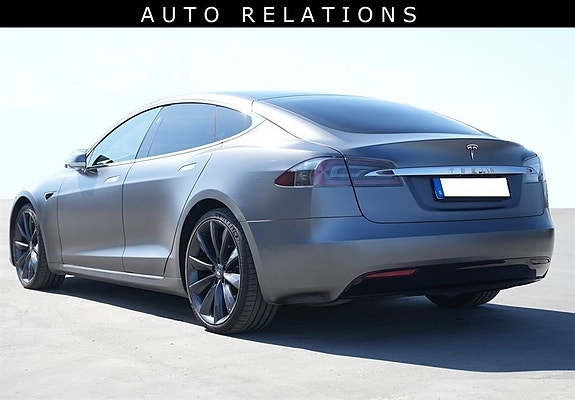 Tesla Model S 2 of 8