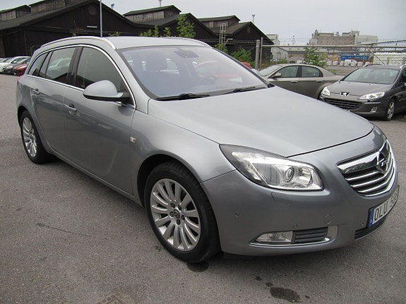 Opel Insignia 2 of 5