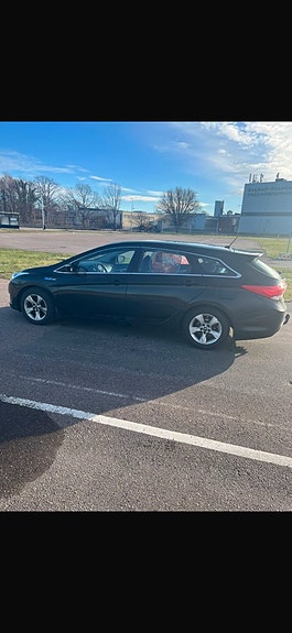 Hyundai i40 2 of 21