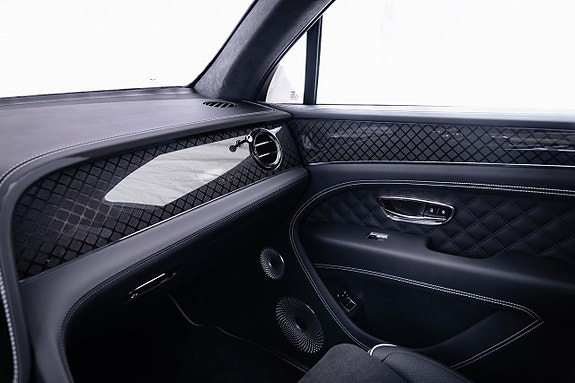 Bentley Bentayga 13 of 27