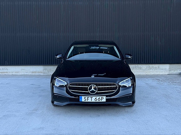 Mercedes-Benz E220 d 2 of 5