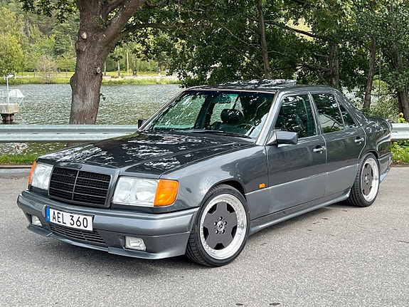 Mercedes-Benz 300 E-24