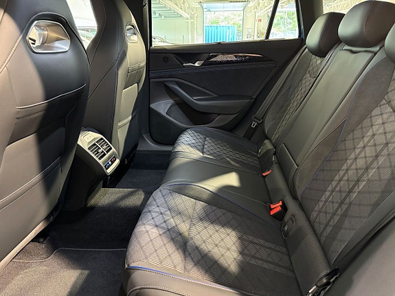 Volkswagen Passat 19 of 20