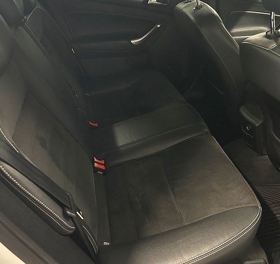 Ford Mondeo 18 of 18