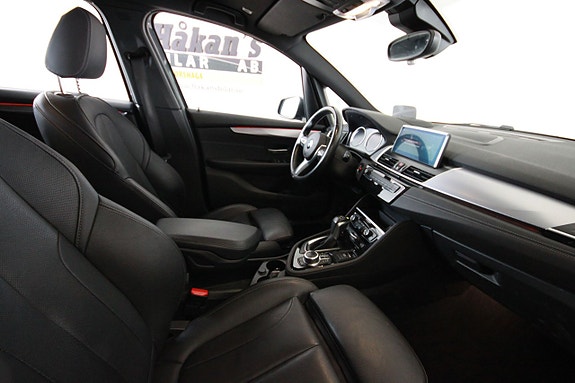 BMW 225xe 3 of 5