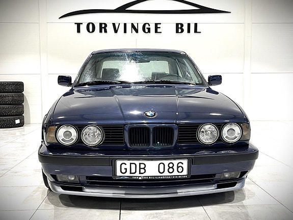 BMW 525i 4 of 5