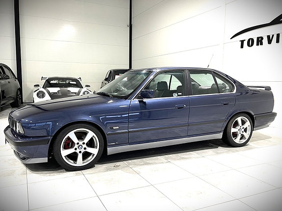 BMW 525i 3 of 5