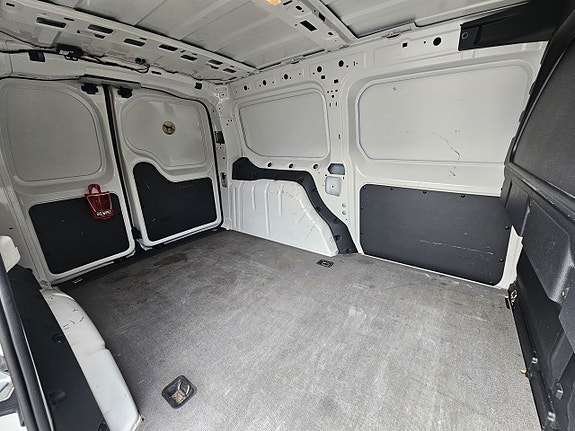 Volkswagen Caddy Maxi 9 of 16