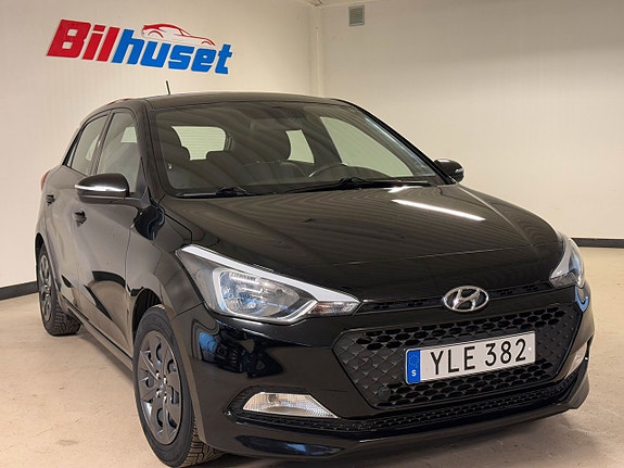 Hyundai i20 2 of 5