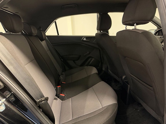 Hyundai i20 8 of 12