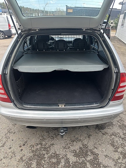 Mercedes-Benz C320 7 of 7