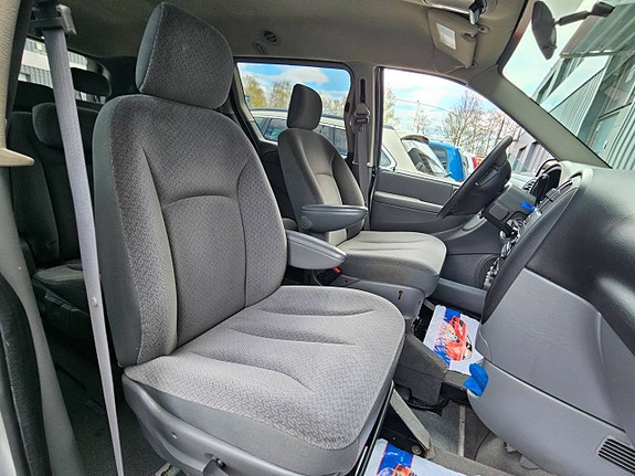 Dodge Grand Caravan 10 of 16