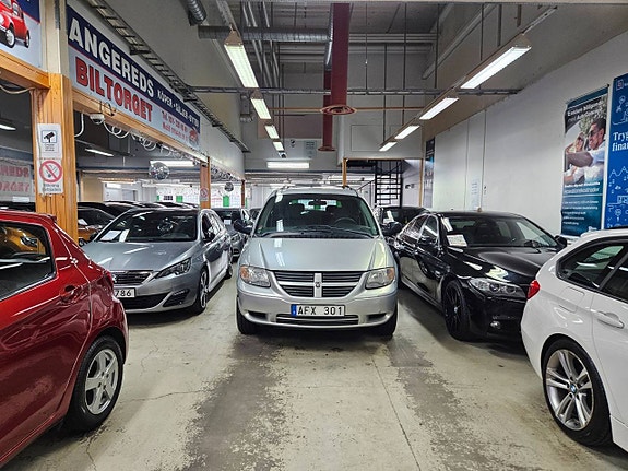 Dodge Grand Caravan 4 of 16