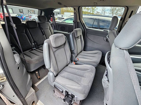 Dodge Grand Caravan 11 of 16