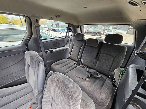 Dodge Grand Caravan 14 of 16