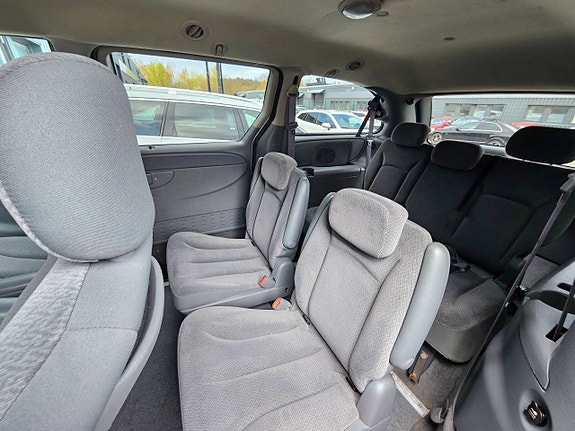 Dodge Grand Caravan 13 of 16