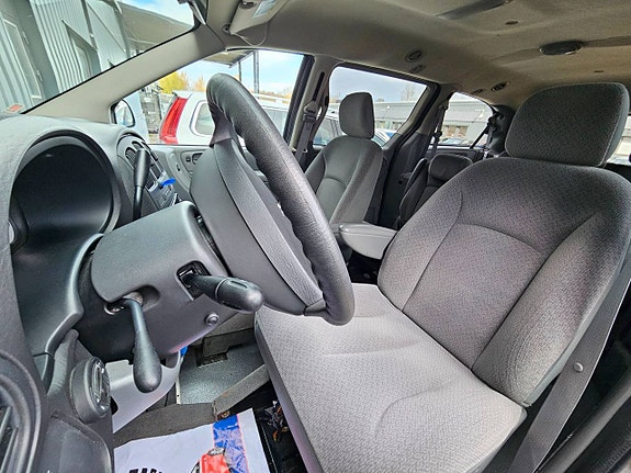 Dodge Grand Caravan 16 of 16