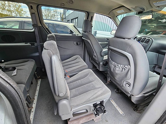 Dodge Grand Caravan 12 of 16