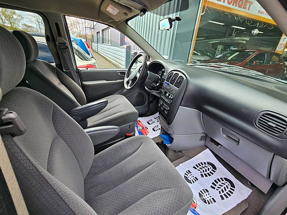 Dodge Grand Caravan 8 of 16