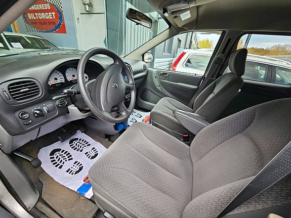 Dodge Grand Caravan 15 of 16