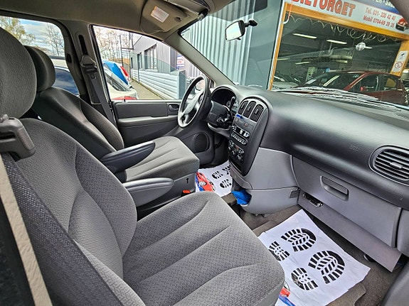 Dodge Grand Caravan 9 of 16