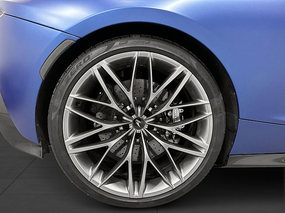 McLaren GT 19 of 30