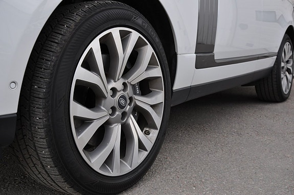Land Rover Range Rover 25 of 25