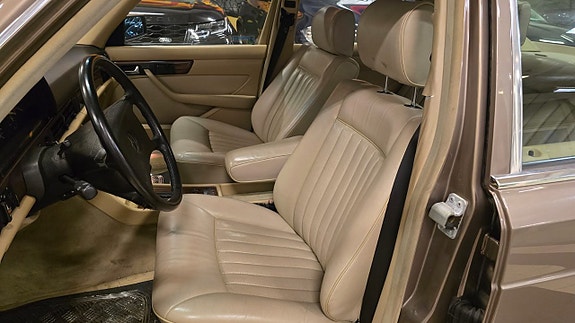 Mercedes-Benz 420 SE 14 of 22