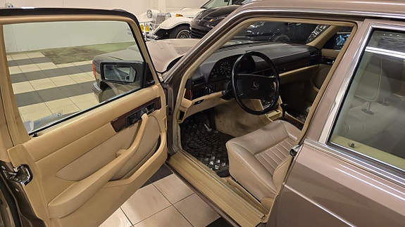 Mercedes-Benz 420 SE 10 of 22