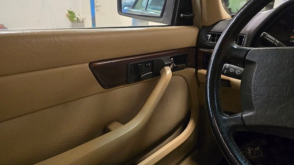Mercedes-Benz 420 SE 16 of 22