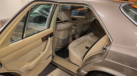 Mercedes-Benz 420 SE 11 of 22