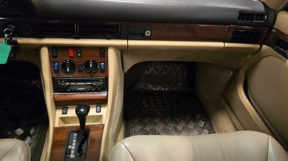 Mercedes-Benz 420 SE 20 of 22