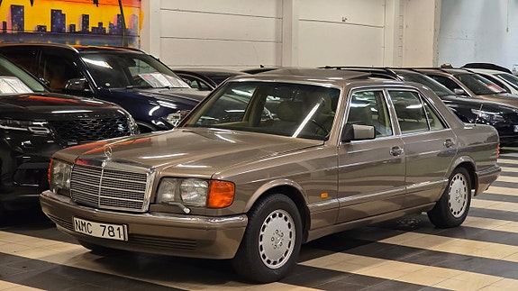 Mercedes-Benz 420 SE 2 of 22