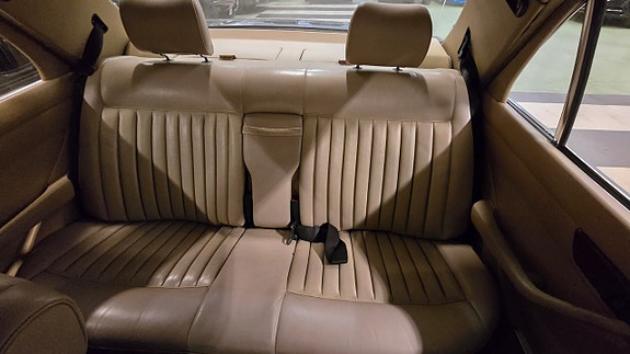 Mercedes-Benz 420 SE 15 of 22